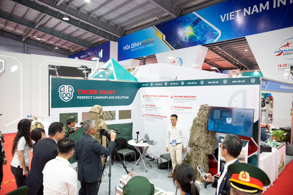 Sơn Tắc Kè, dòng sơn ngụy trang đa phổ, gây chú ý đặc biệt tại triển lãm Quốc phòng Quốc tế Việt Nam 2024