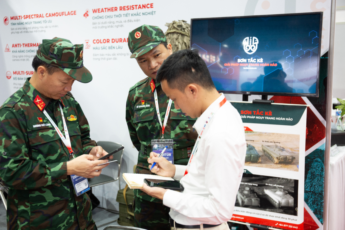 Sơn Tắc Kè tiếp nhận các thông tin của khách hàng